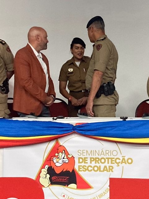 Special thanks to our translator Corporal Grazi Lobo, PROERD/D.A.R.E. Officer of Policia Militar de Minas Gerais