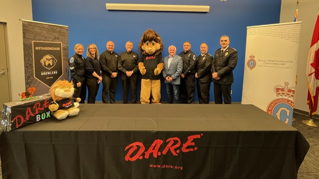 On May 18, 2023, the D.A.R.E. Officer Training at St. John’s in Newfoundland was successfully completed. In the photo: the Command Staff of the Royal Newfoundland Constabulary and members of the training team at the DOT graduation.