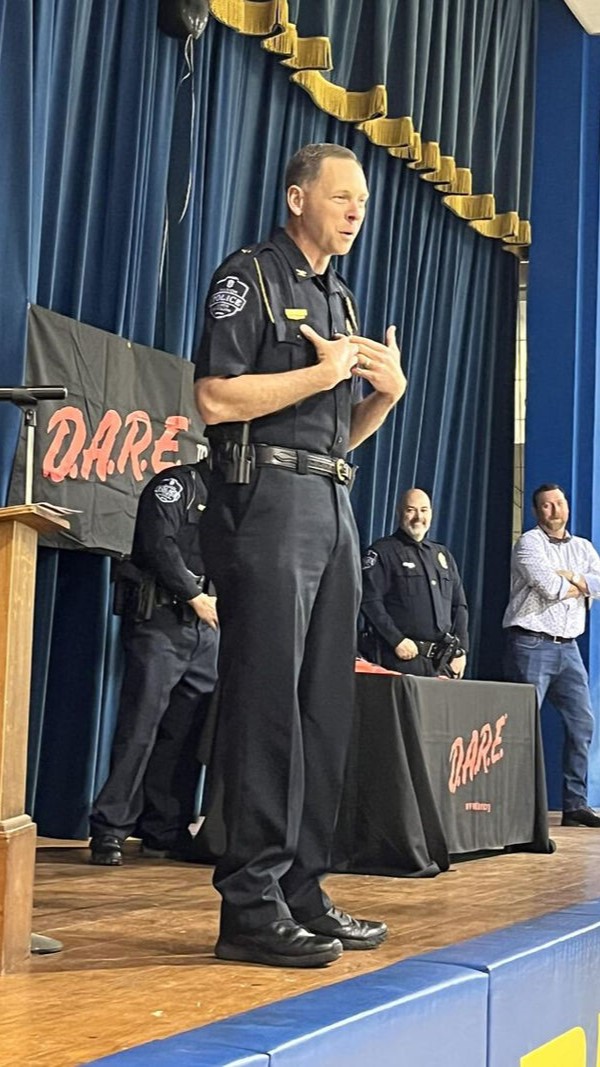 Marion Police Chief Allen Lawrence speaks to the fifth-graders at Marion Elementary’s D.A.R.E. graduation ceremony.