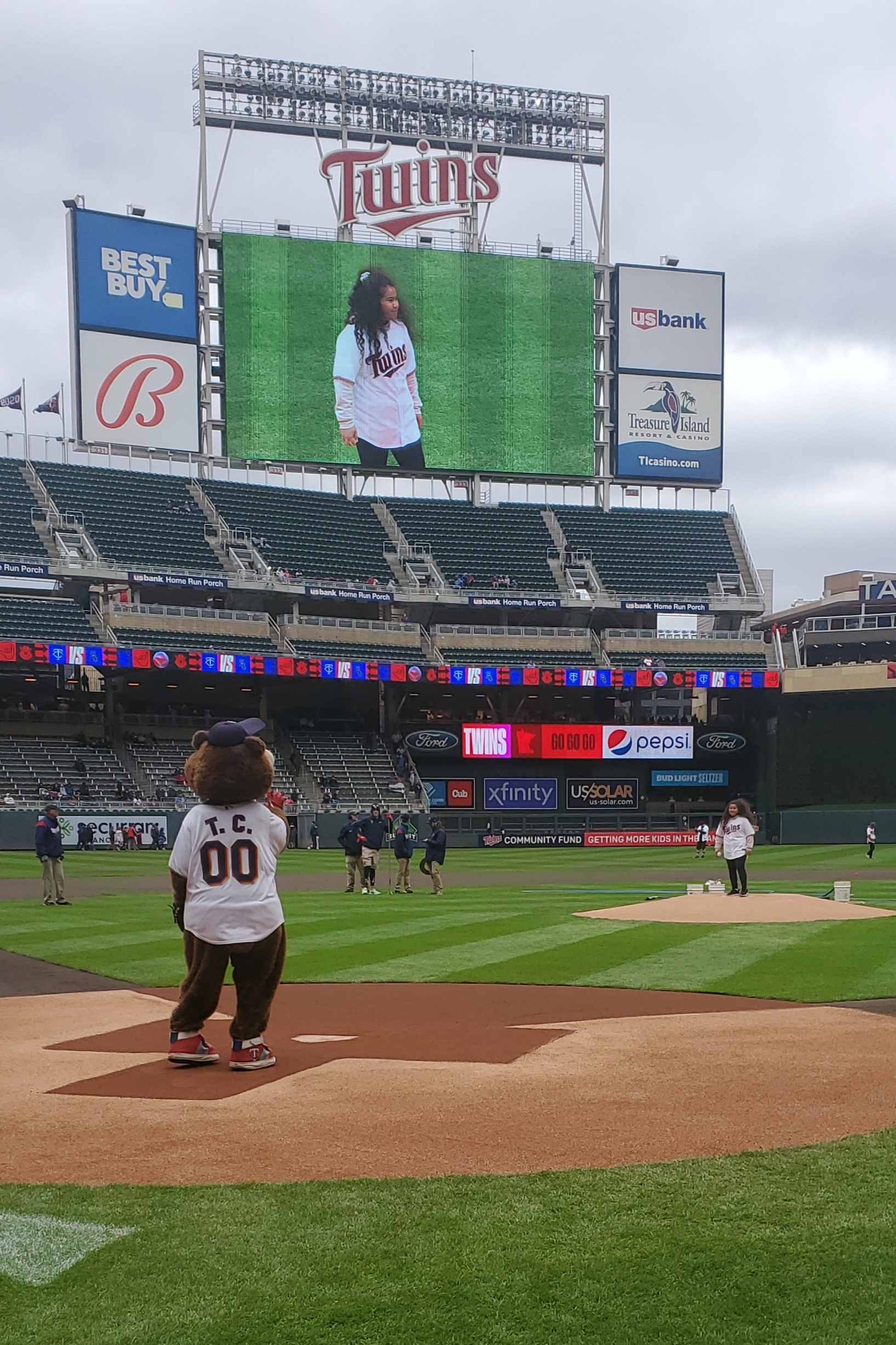 Minnesota D.A.R.E./Twins April 24, 2022 Game Opening Pitch